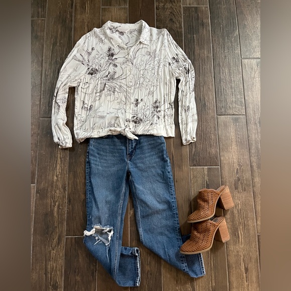 Lauren Conrad blouse - Picture 1 of 3